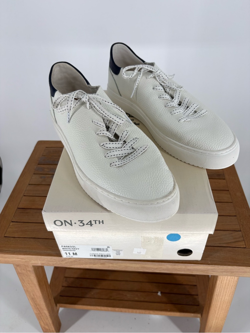 New women’s on 34 th White Leather Low-Top Sneakers size 11 M
